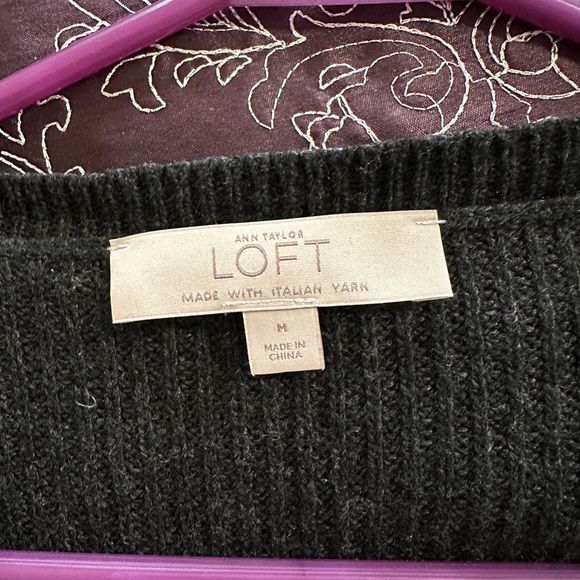 Ann Taylor Loft V Neck lightweight, back, arms and center is ribbed. Charcoal - Picture 5 of 6